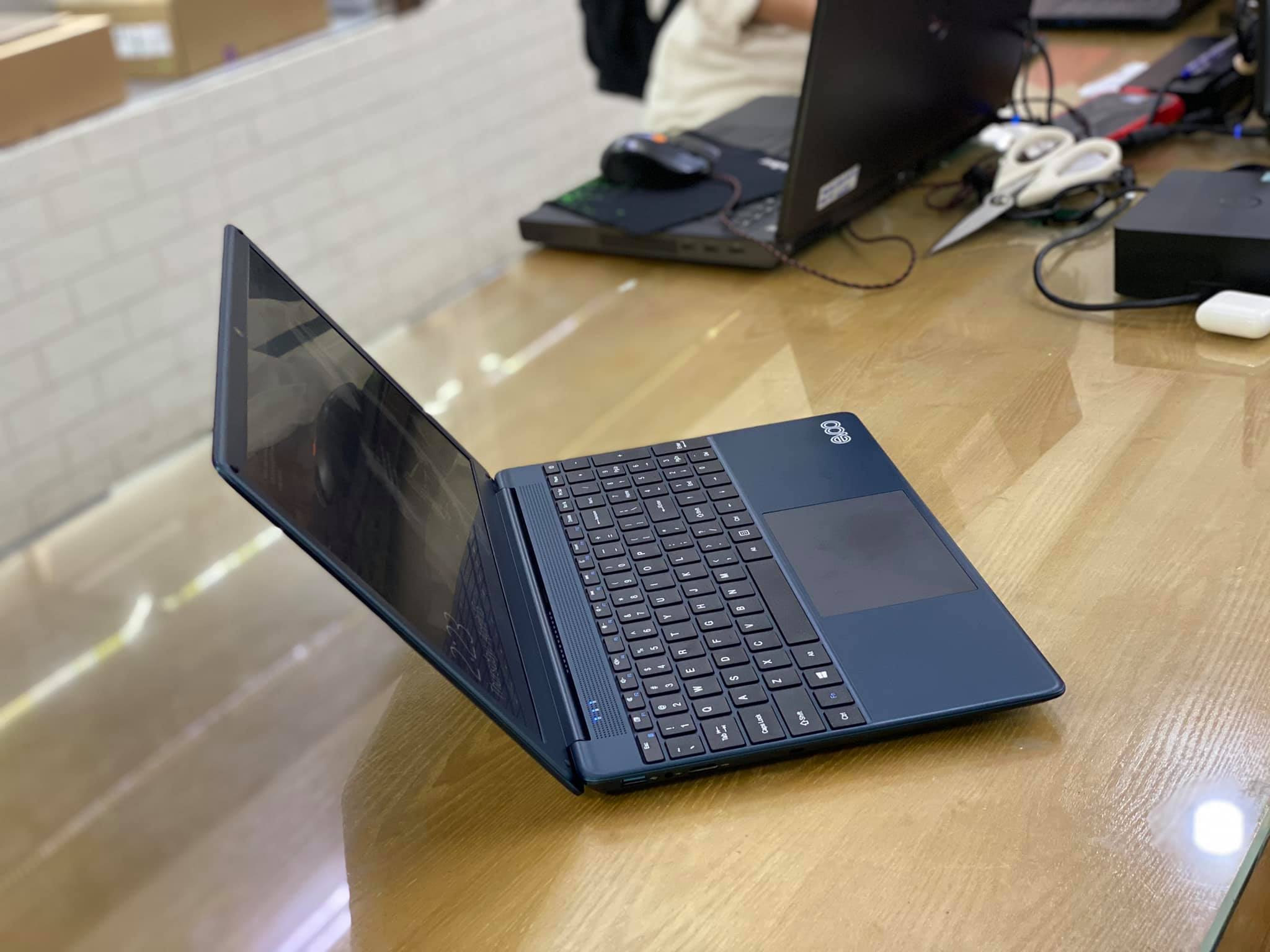 Laptop Evoo Ultra Thin .jpg